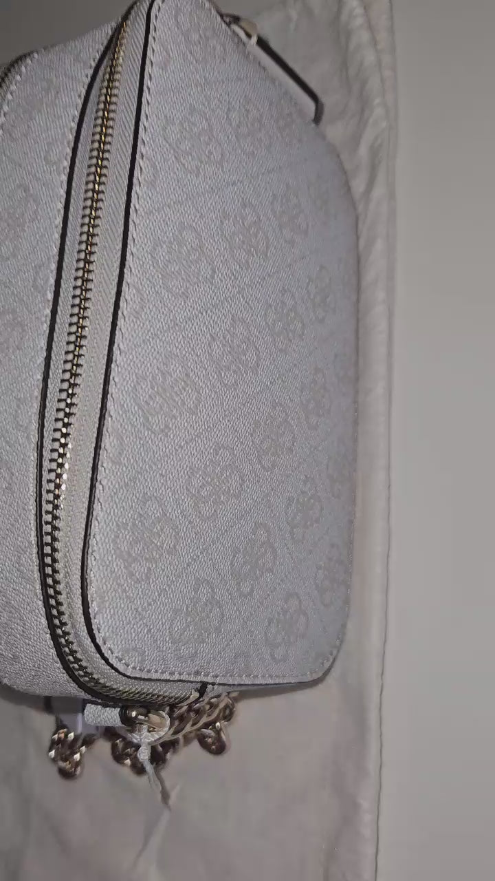 Borsetta Guess a tracolla con catena